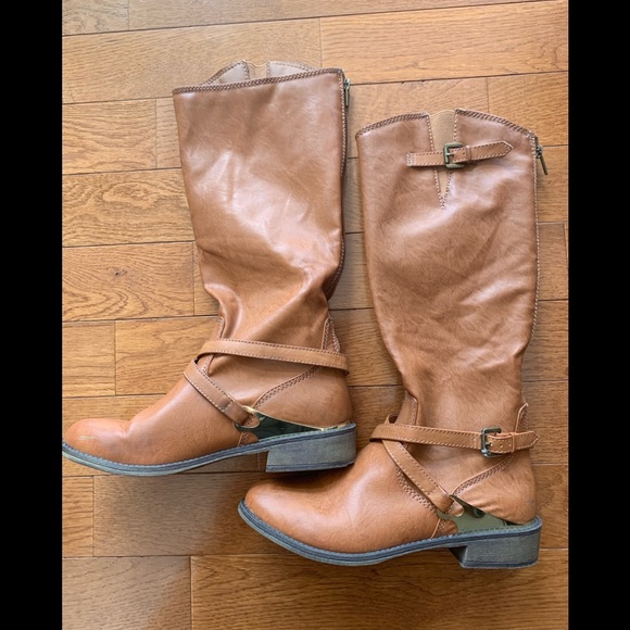Steve Madden Shoes - 🔥Steve Madden Tan Buckle Boots🔥